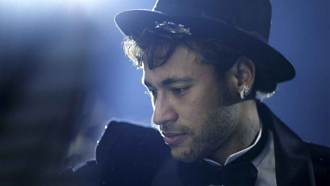 Gaya Elegan Neymar Saat Rayakan Ulang Tahun