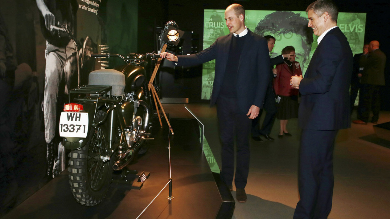 Aksi Pangeran William Jajal Moge Triumph