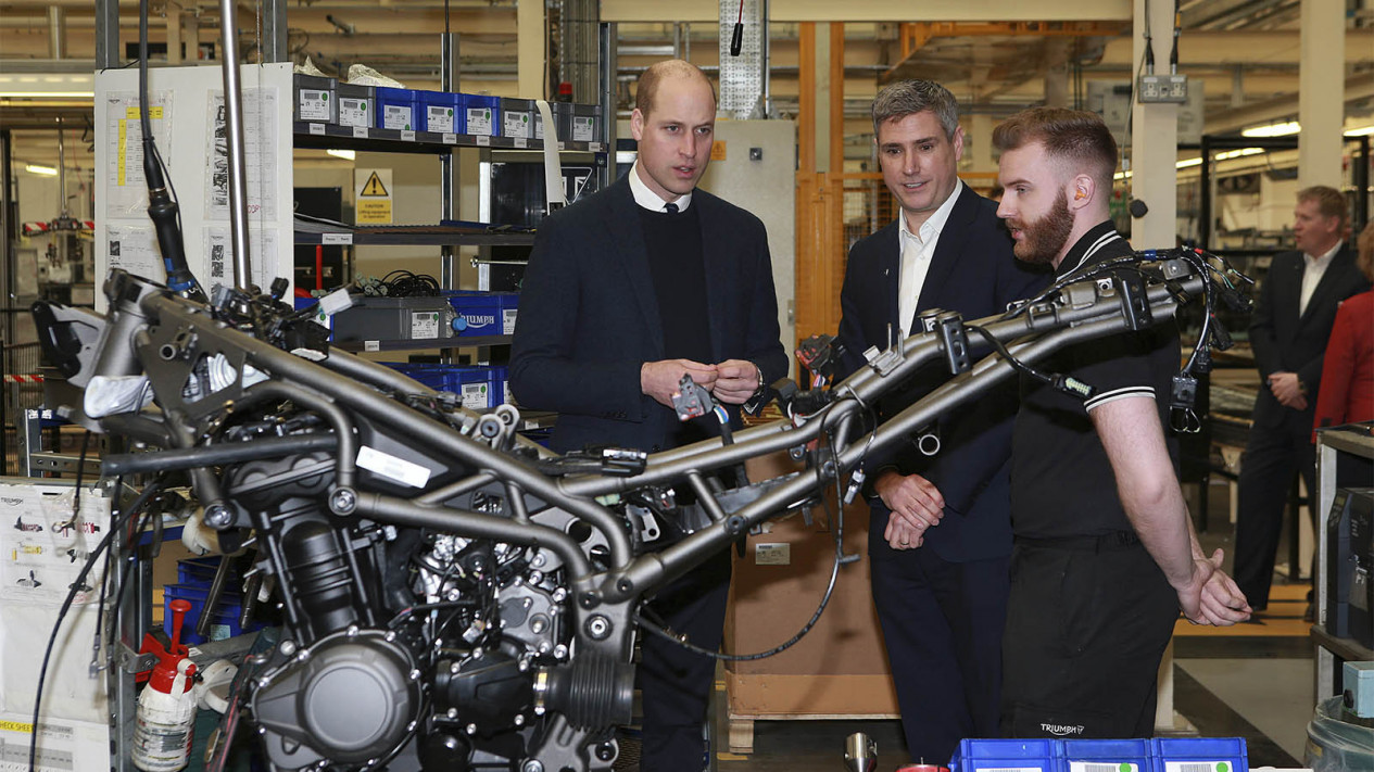 Aksi Pangeran William Jajal Moge Triumph