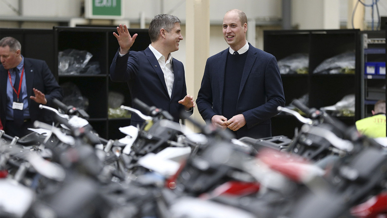 Aksi Pangeran William Jajal Moge Triumph