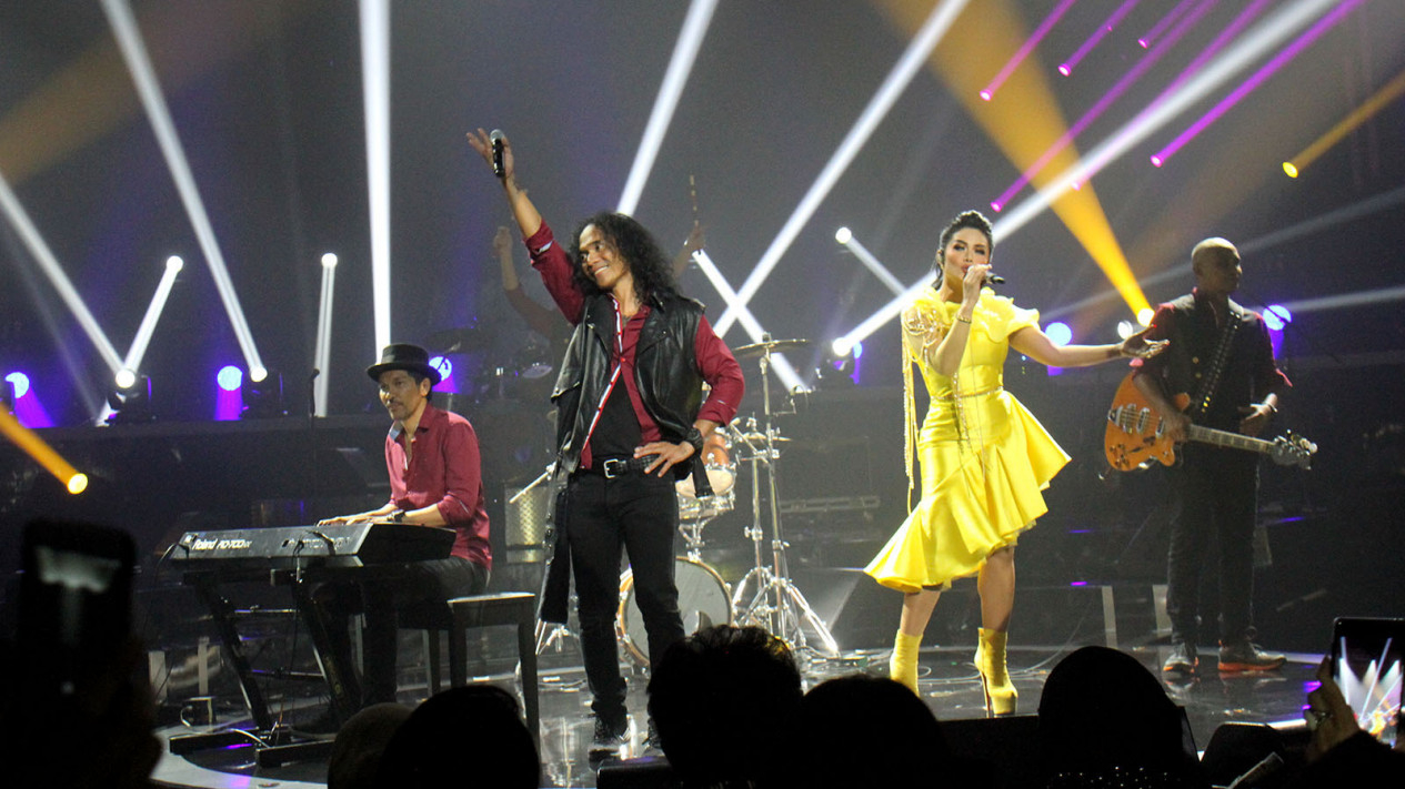 Kemeriahan Konser Slank In Love