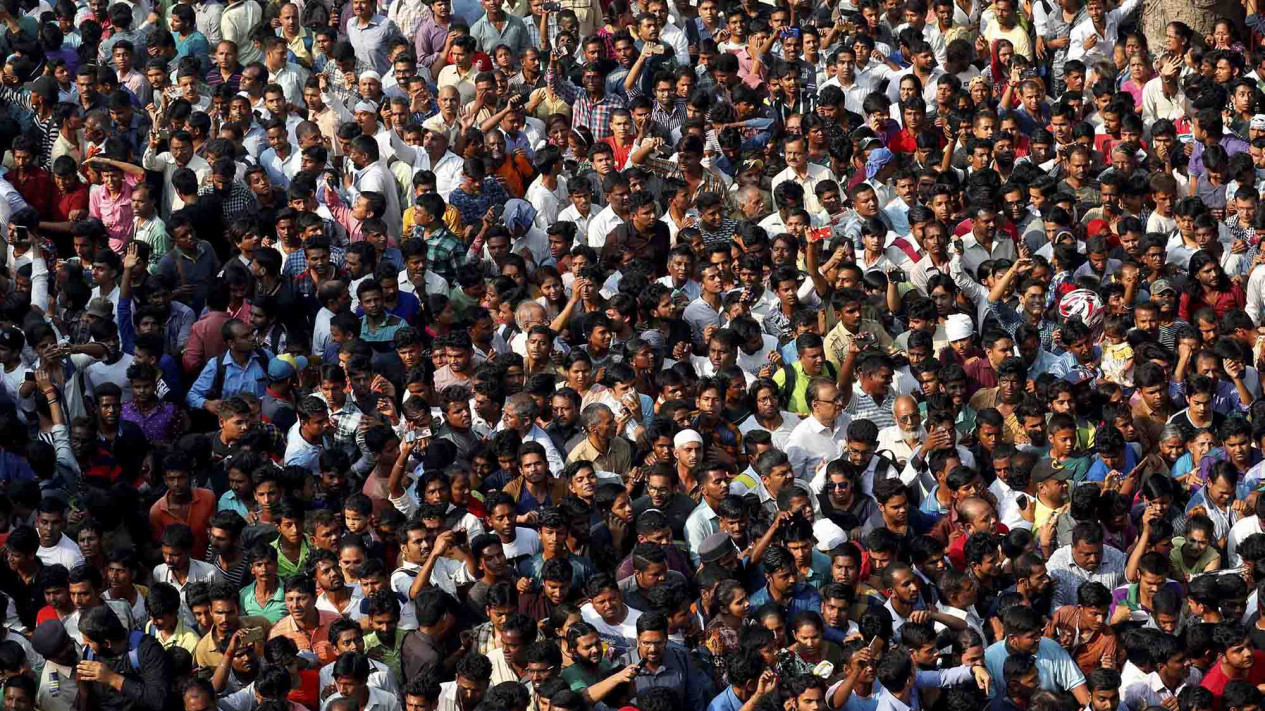 Iringan Ribuan Warga India saat Pemakaman Sridevi Kapoor