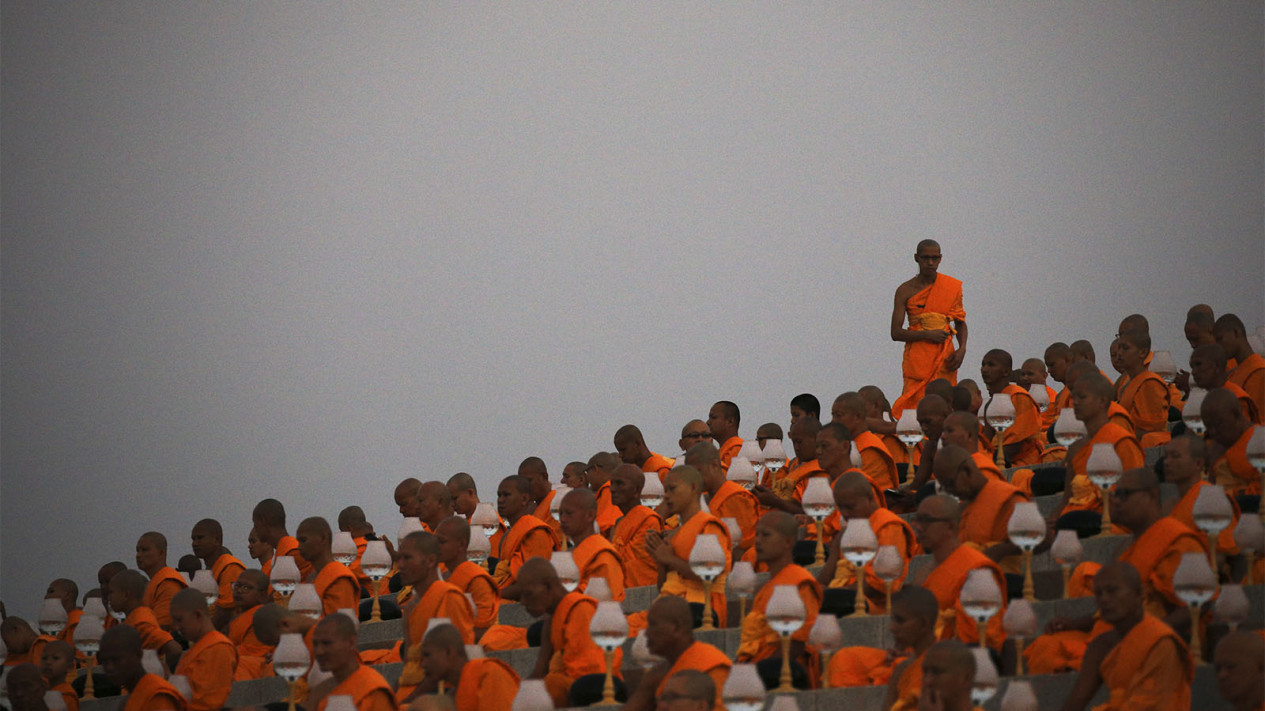 Prosesi Makha Bucha Biksu Buddha di Thailand
