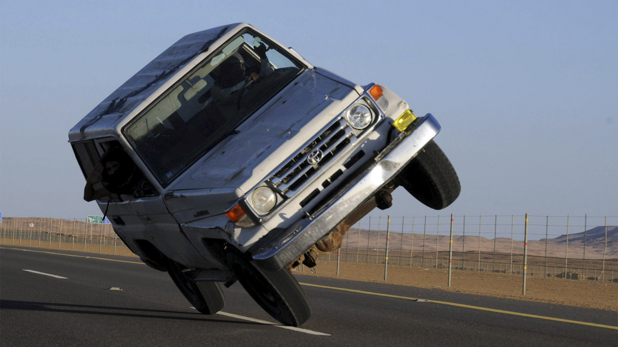 Tren Aksi Mobil Miring di Arab Saudi