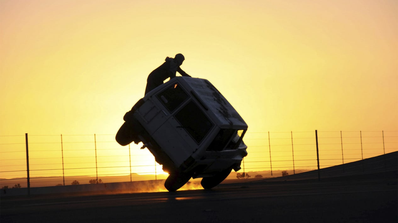 Tren Aksi Mobil Miring di Arab Saudi