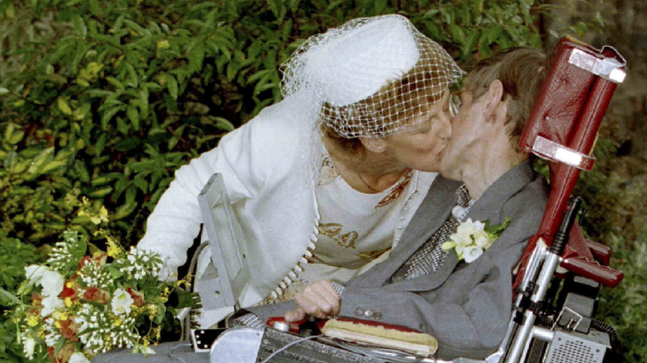 Kemesraan Stephen Hawking dengan Istri Keduanya