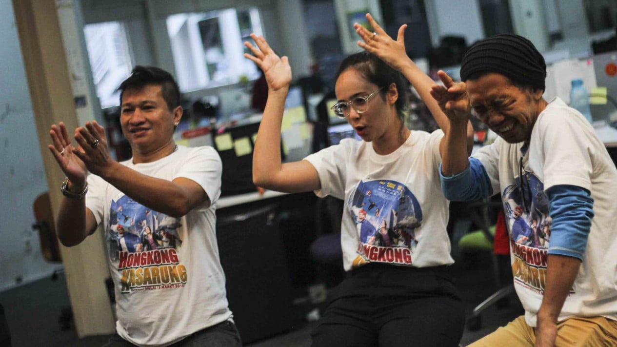 Serunya Pemain Film Hongkong Kasarung Bermain Masker