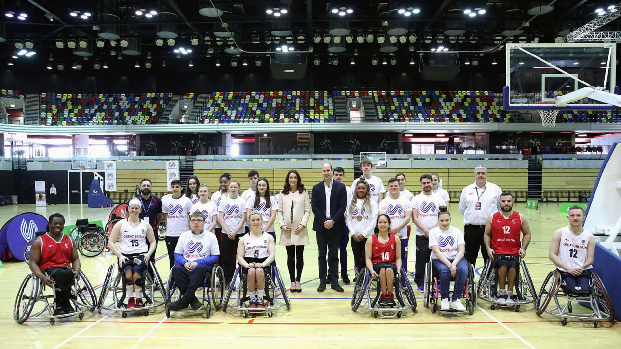 Aksi Pangeran William Main Basket dengan Kursi Roda