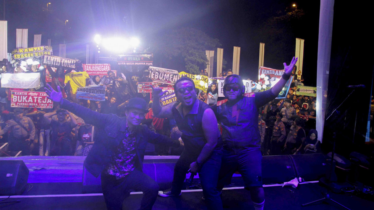 Penampilan Garang Endank Soekamti di Radio Show