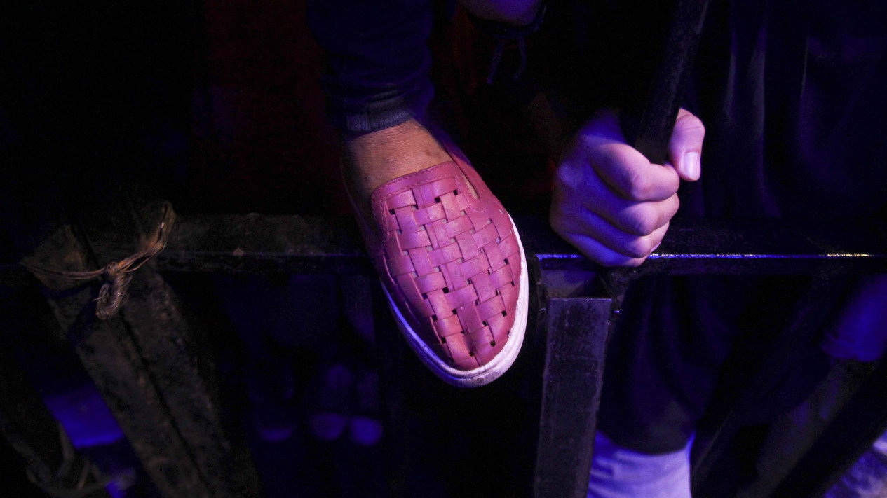 Aksi Kamtis Cewek Berhijab di Konser Endank Soekamti