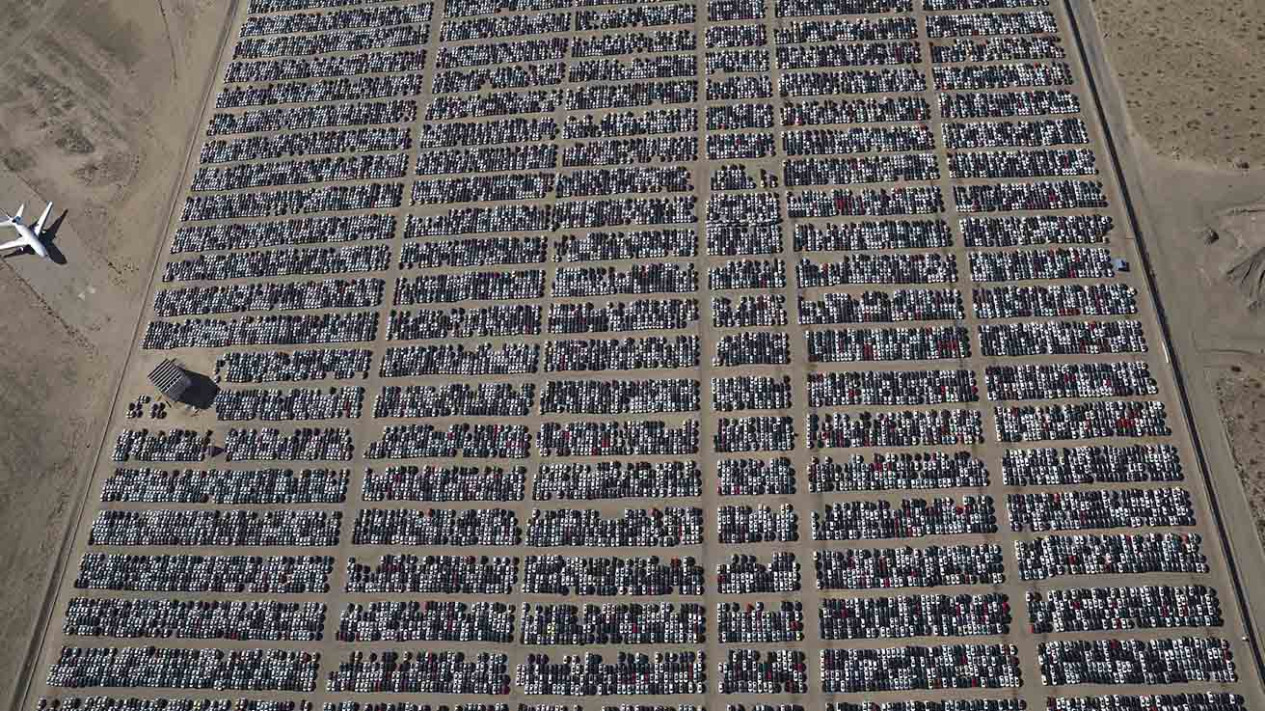 Wow, Gurun Pasir ini Dipenuhi Mobil Mewah VW dan Audi