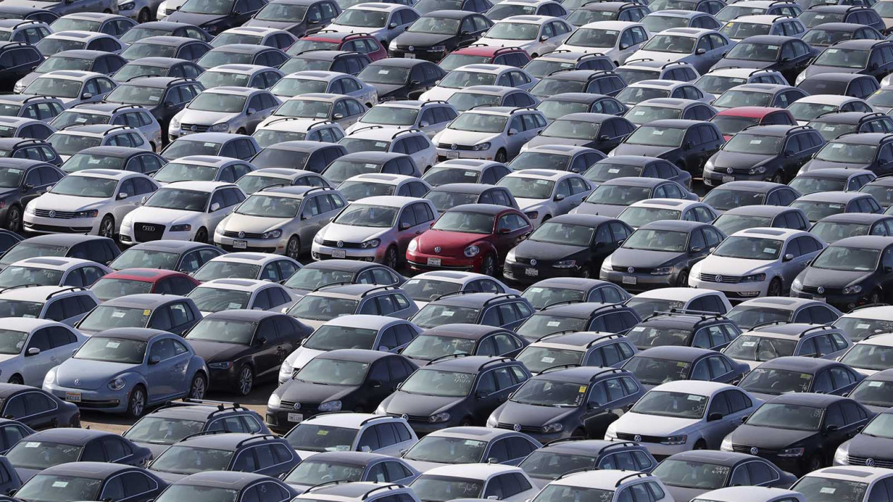 Wow, Gurun Pasir ini Dipenuhi Mobil Mewah VW dan Audi