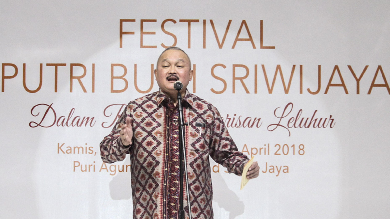 Penari Berbusana Songket dalam Festival Putri Bumi Sriwijaya