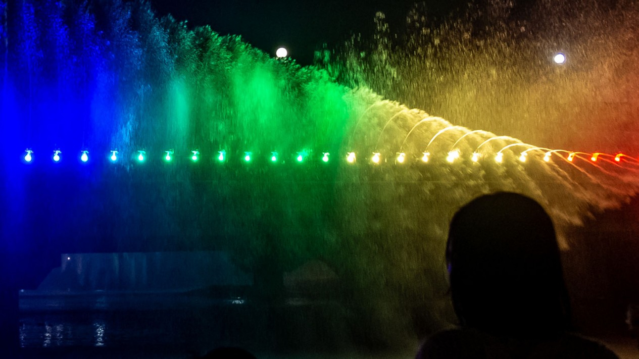 Pertunjukan Semarang Bridge Fountain