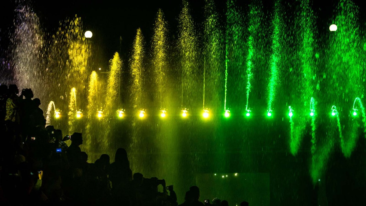 Pertunjukan Semarang Bridge Fountain