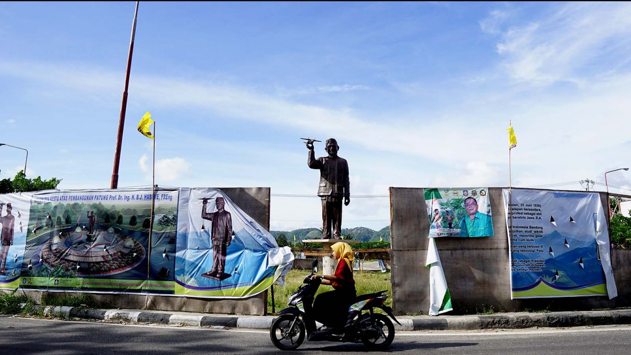 Pembangunan Patung BJ Habibie - Vlix.id