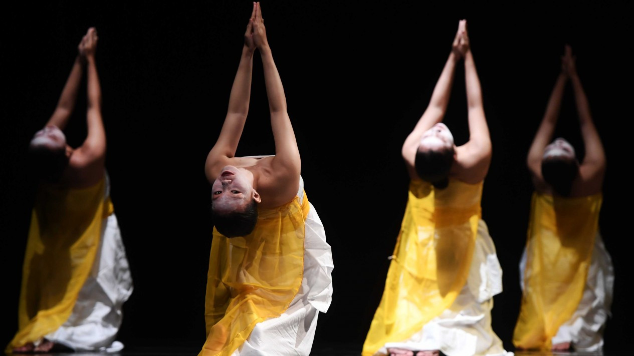 Pertunjukan Seni Tari Kolaborasi Tiga Negara