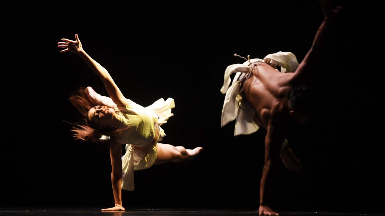 Pertunjukan Seni Tari Kolaborasi Tiga Negara