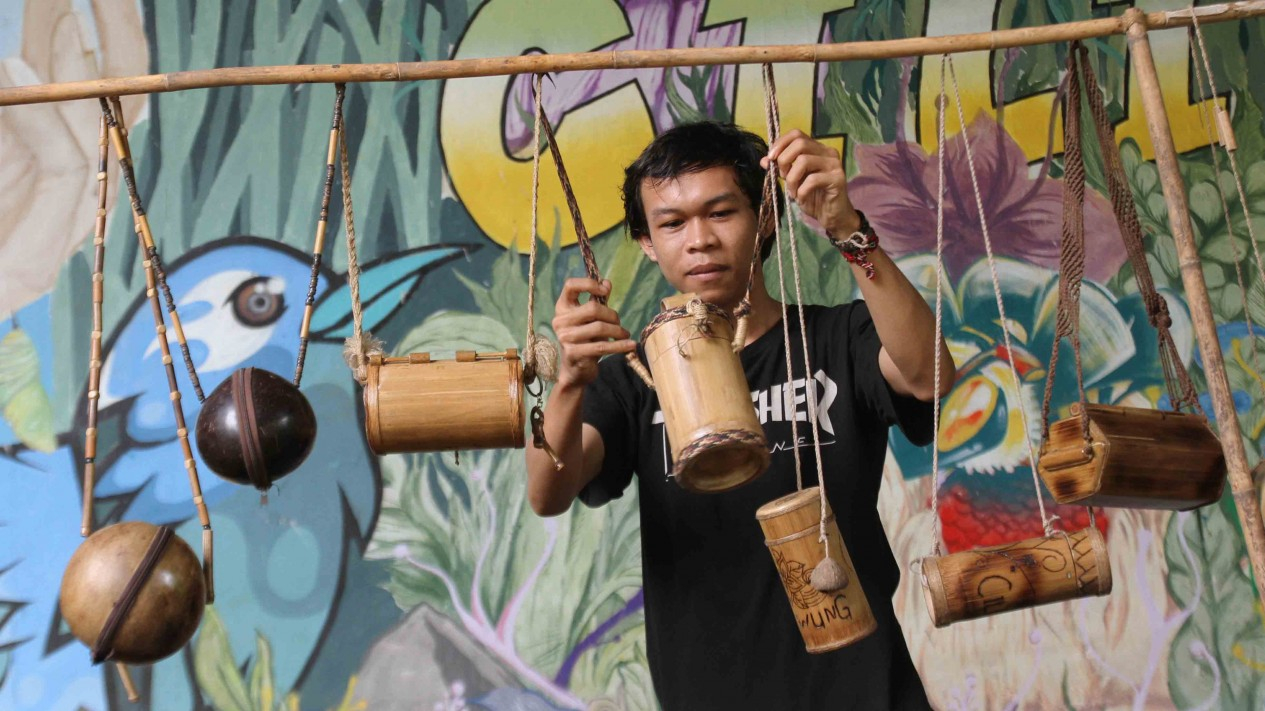 Kerajinan Tangan Hasil Olahan Bambu Sungai Ciliwung