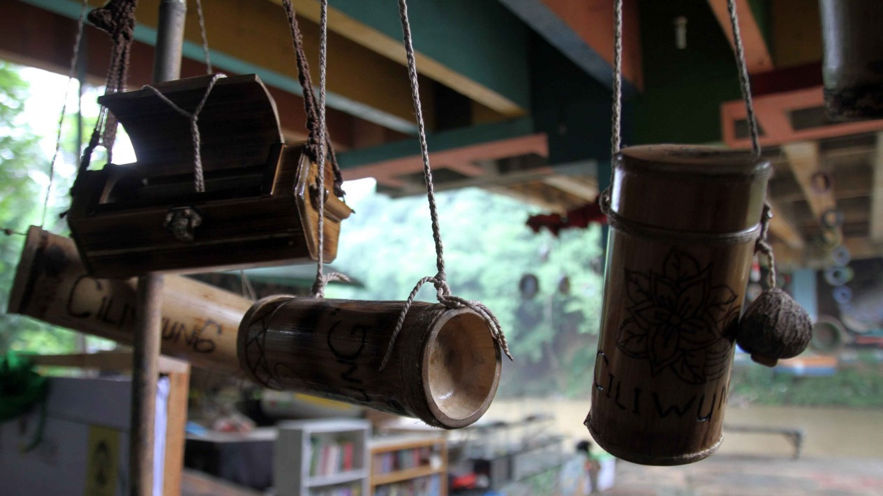 Kerajinan Tangan Hasil Olahan Bambu Sungai Ciliwung