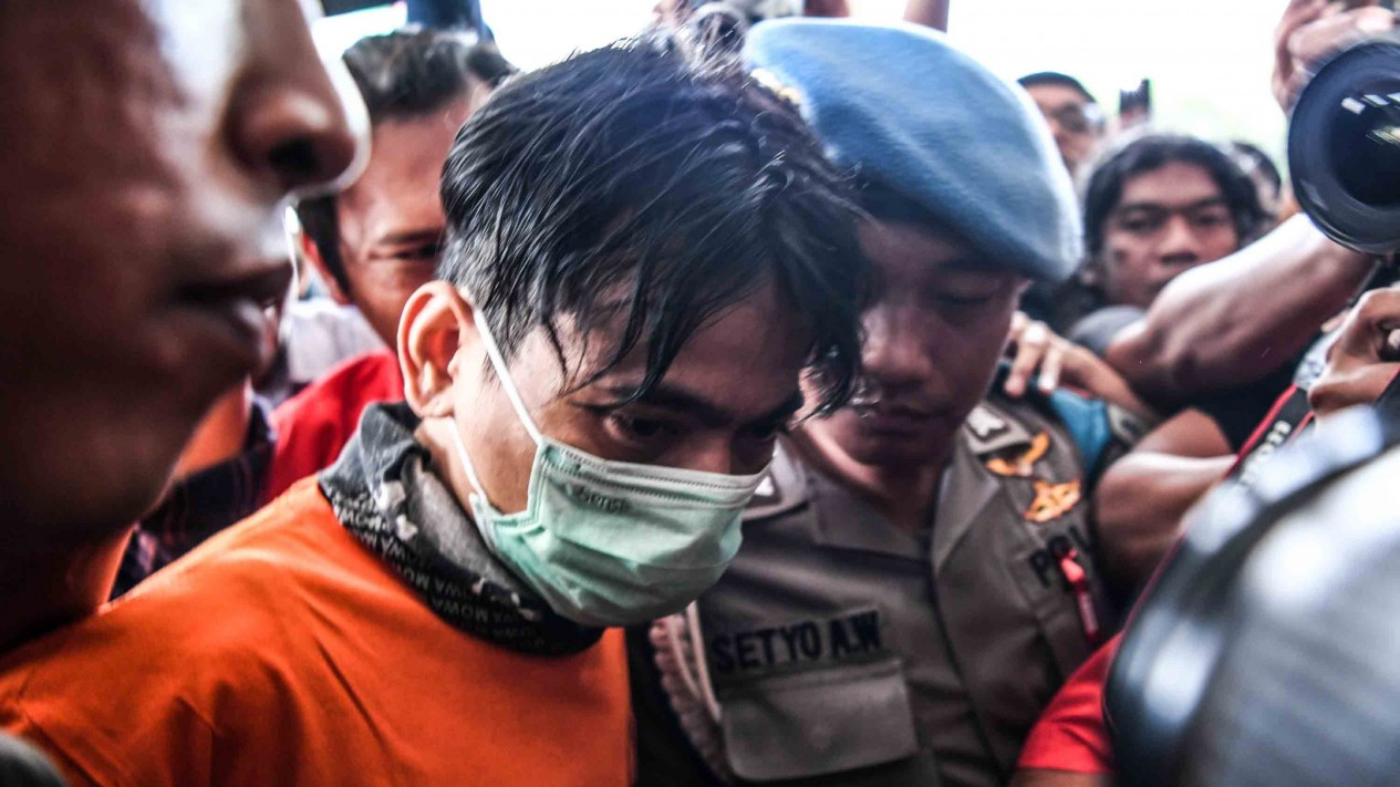 Ekspresi Pasrah Aris Idol Ditangkap Polisi Saat Nyabu