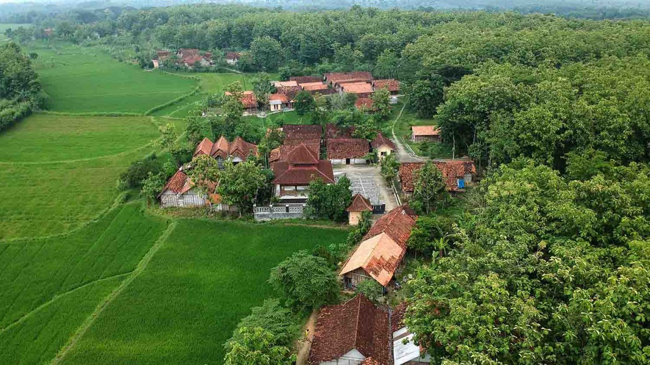 Melihat dari Dekat Kehidupan di Kampung Adat Samin