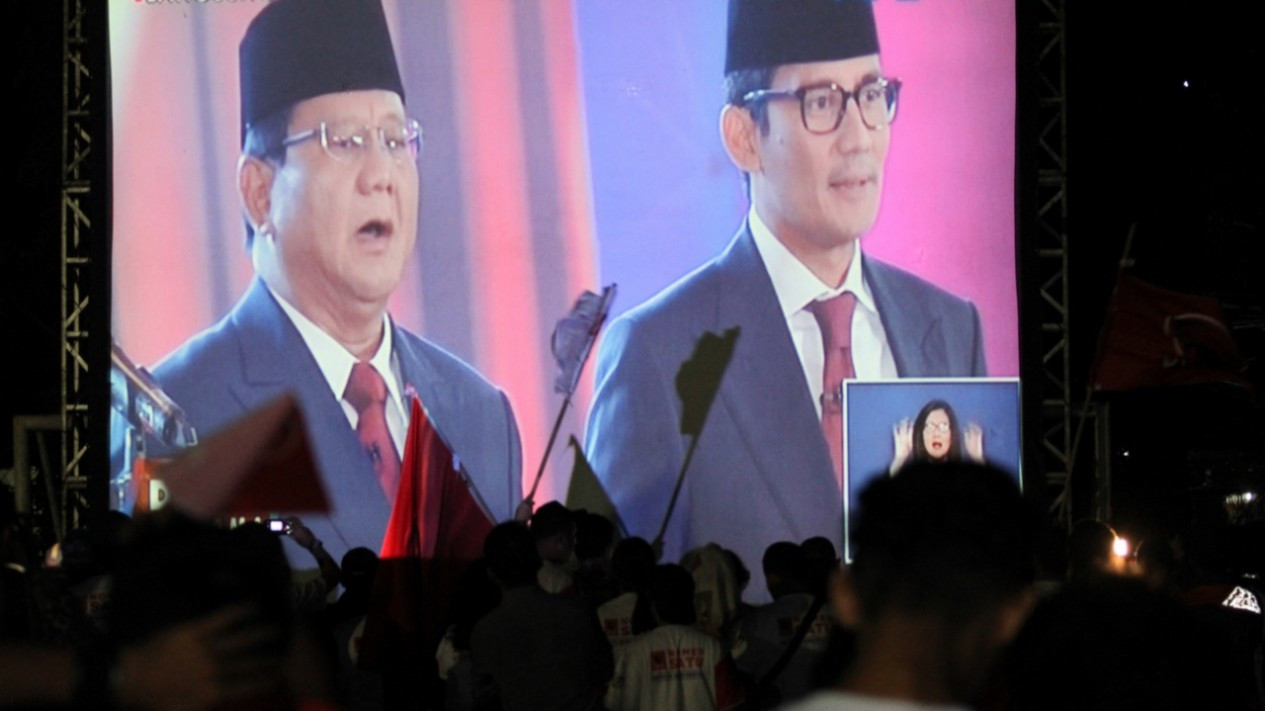 Penuh, Suasana Nobar Debat Pilpres 2019 di Lapangan