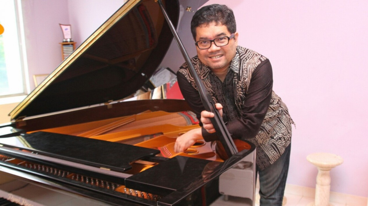 Gaya Ananda Sukarlan di Depan Kamera