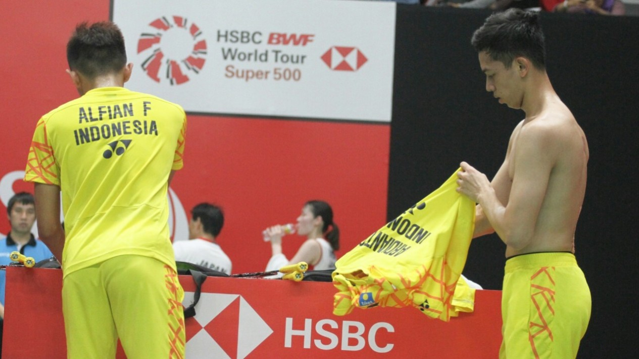 Wow, Ginting dan Rian Telanjang Dada di Depan Umum
