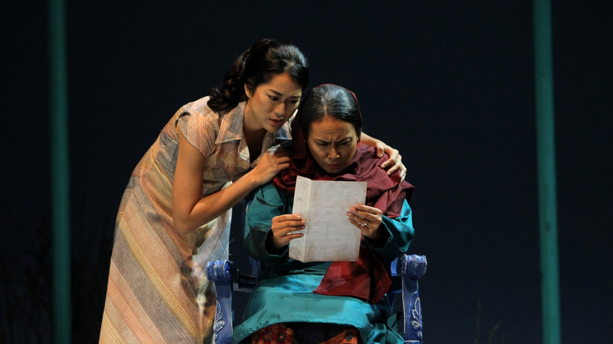 Penampilan Apik Pentas Teater Nyanyi Sunyi Revolusi