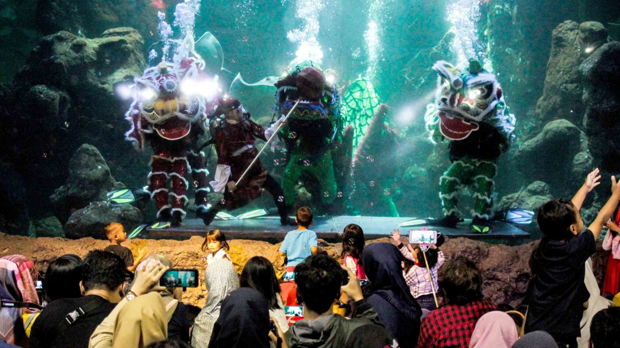 Seru, Pertunjukan Barongsai di Dalam Air Seaworld Ancol