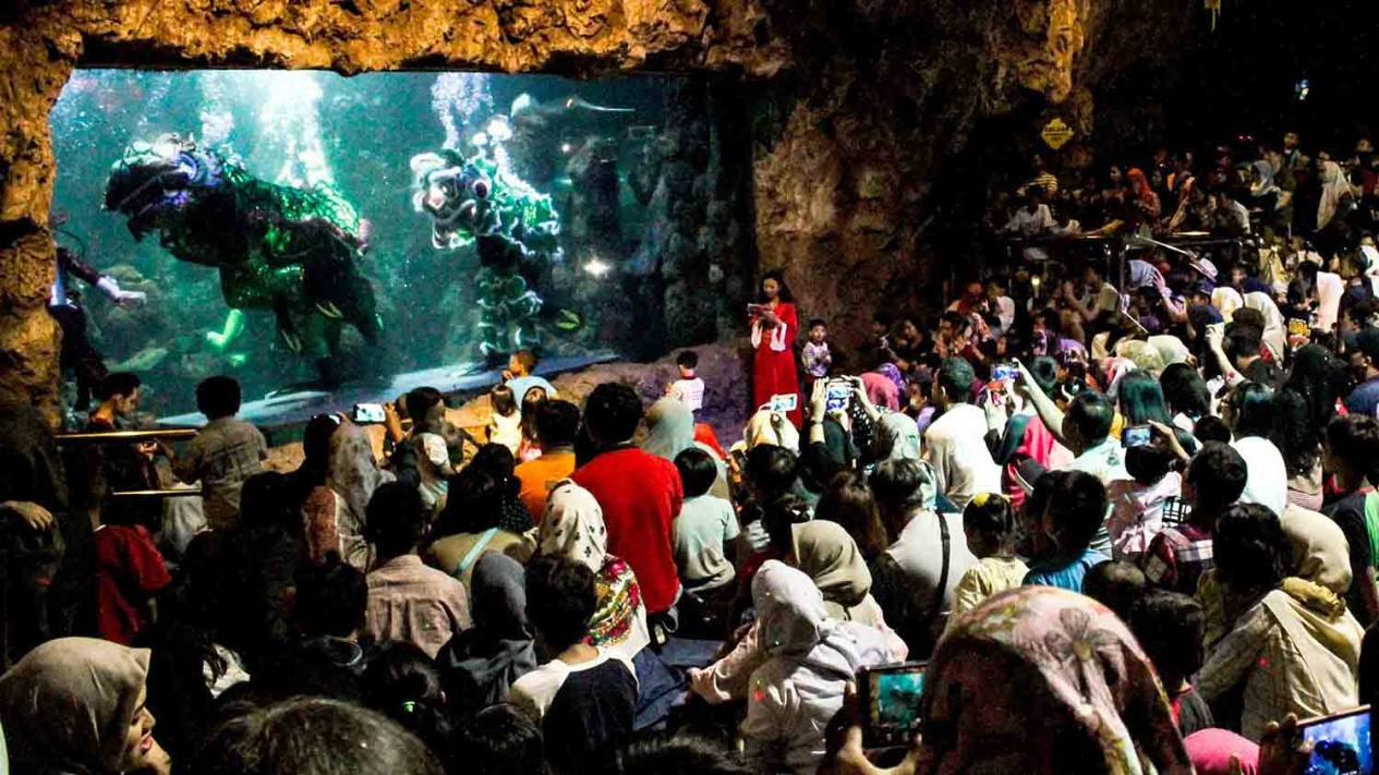Seru, Pertunjukan Barongsai di Dalam Air Seaworld Ancol