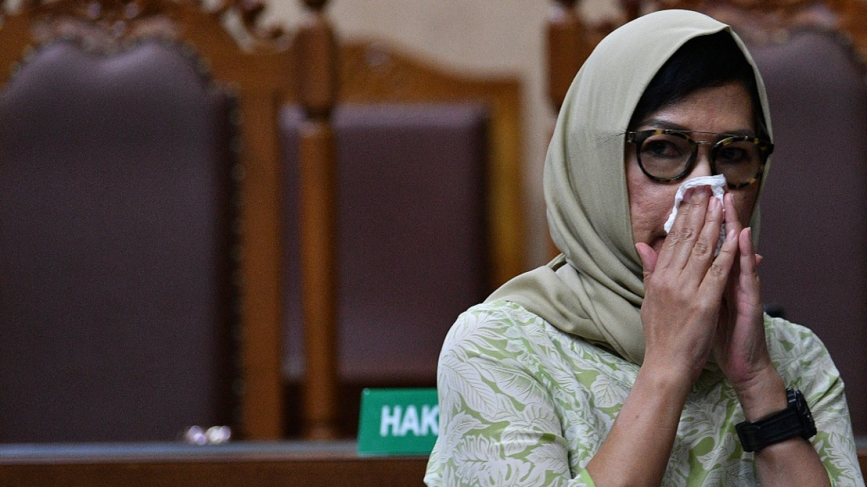 Ekspresi Karen Agustiawan Bacakan Eksepsi