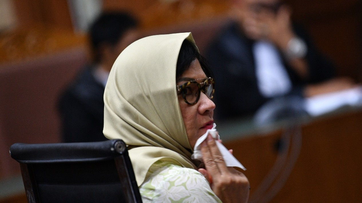 Ekspresi Karen Agustiawan Bacakan Eksepsi