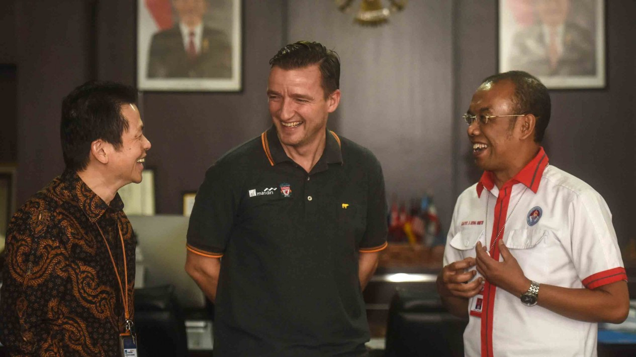 Gaya Legenda Liverpool, Vladimir Smicer Kunjungi Indonesia