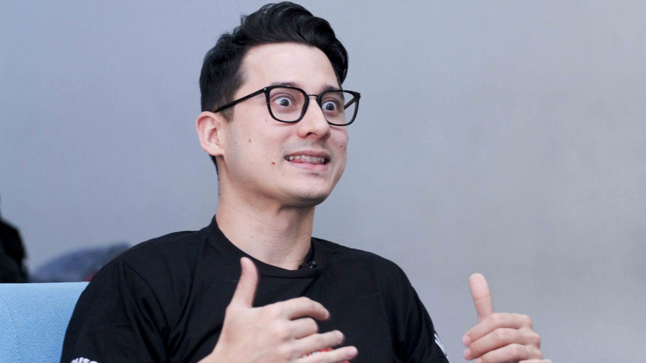 Tingkah Dua Pemain Film Satu Suro saat Kunjungi VIVA