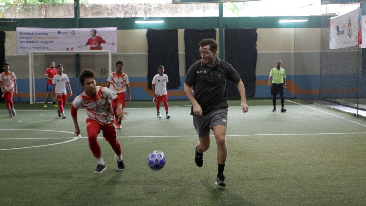 Latihan Sepak Bola Bersama Vladimir Smicer