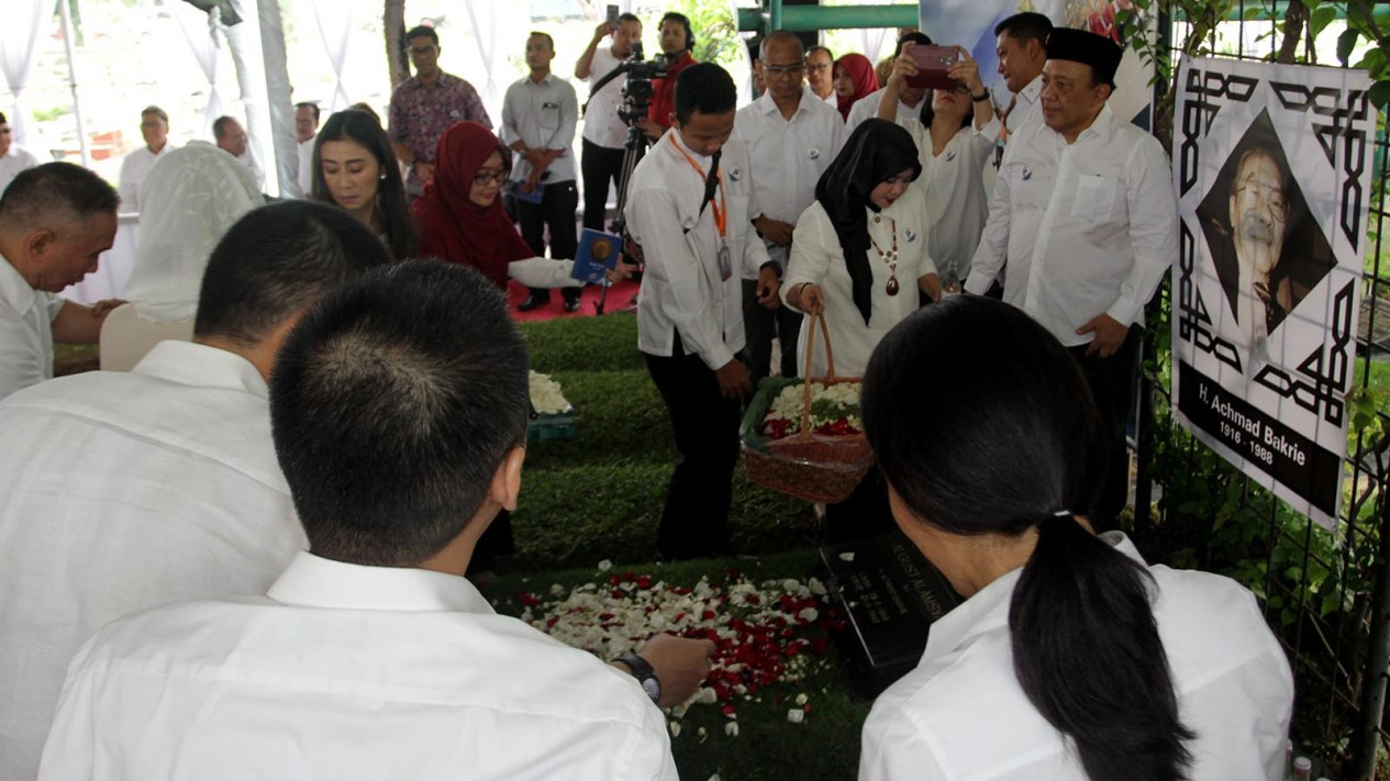 Ziarah & Doa Tasyakur HUT 77 Kelompok Usaha Bakrie