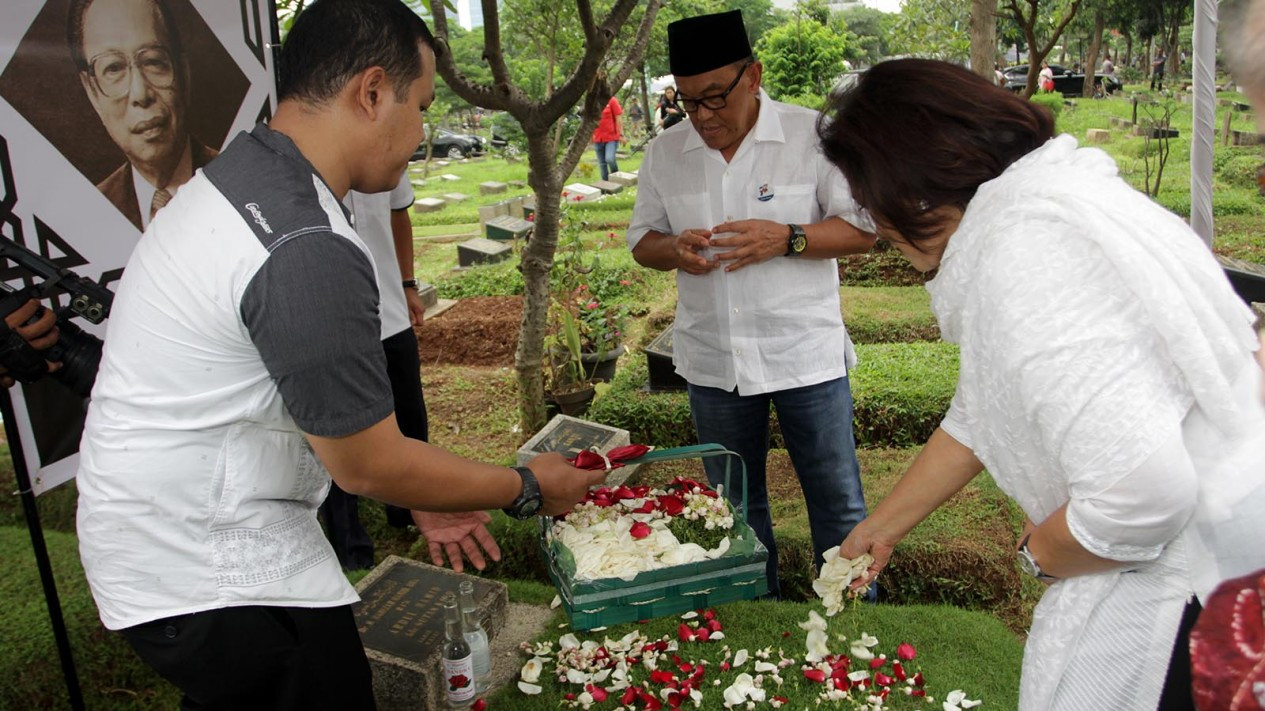 Ziarah & Doa Tasyakur HUT 77 Kelompok Usaha Bakrie