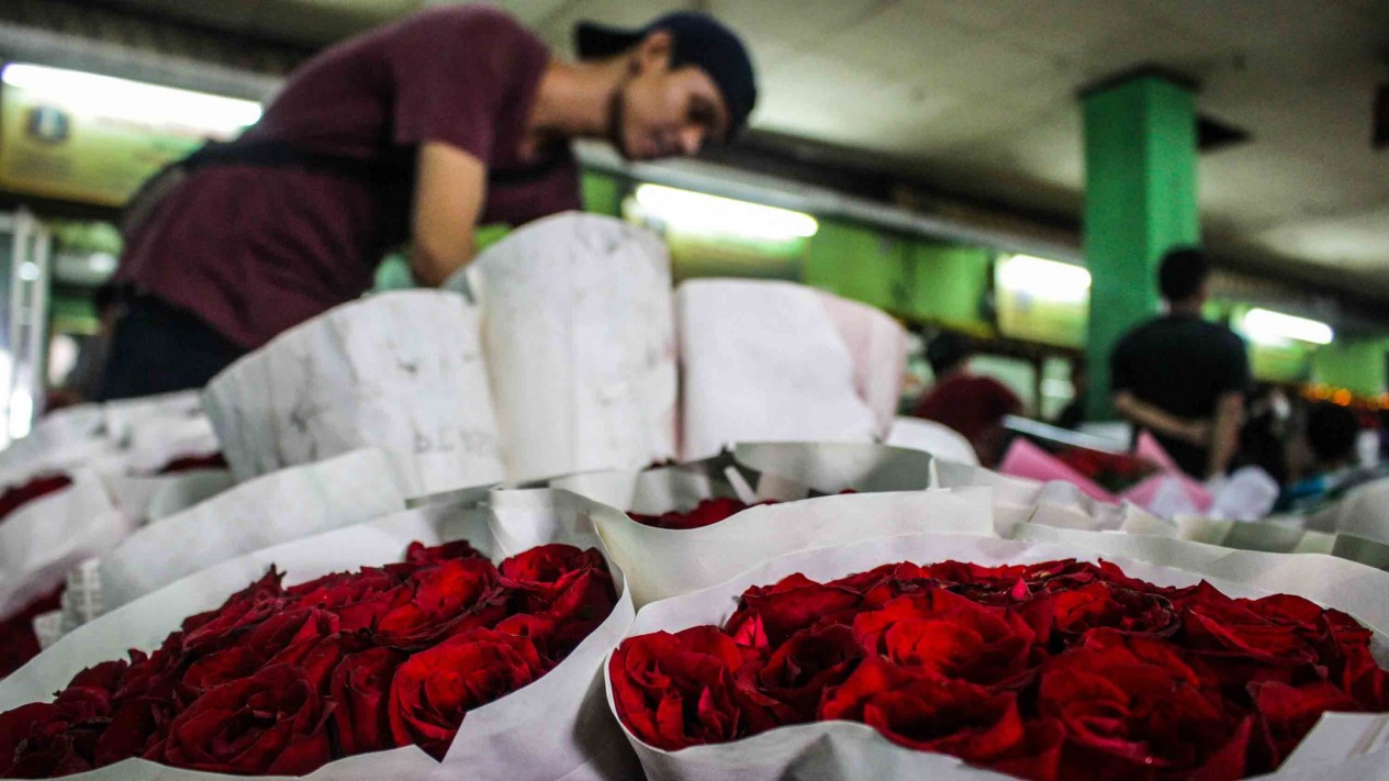Ramai Penjualan Bunga Mawar Jelang Perayaan Valentine