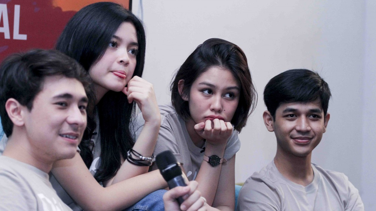 Meriahnya Para Pemain Film Dilan 1991 saat Kunjungi VIVA