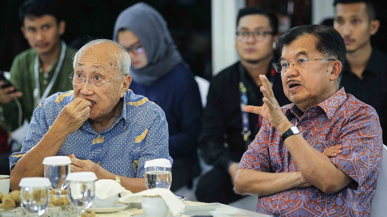 Kalemnya Wapres Jusuf Kalla Nobar Debat Kedua Pilpres 2019