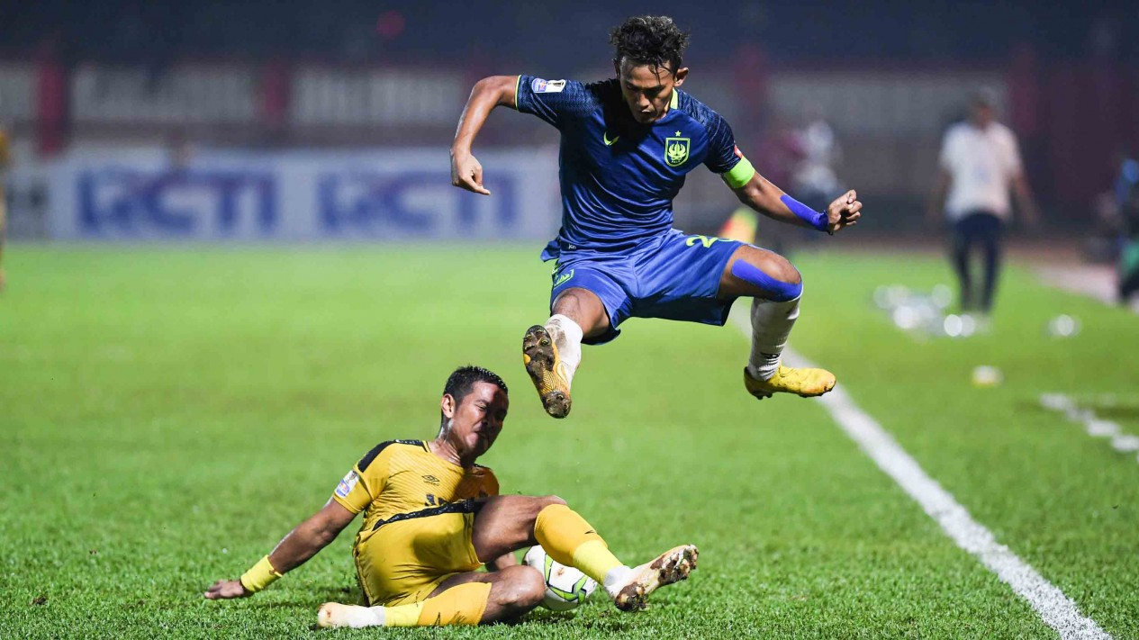 Cuplikan Kerasnya Laga Bhayangkara FC vs PSIS Semarang