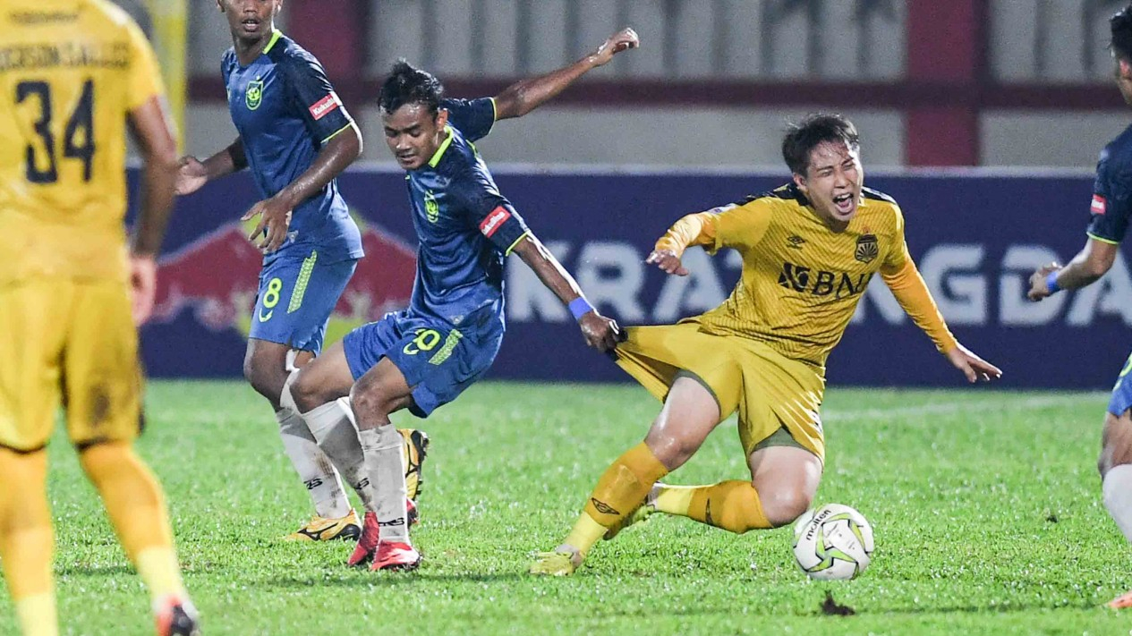 Cuplikan Kerasnya Laga Bhayangkara FC vs PSIS Semarang