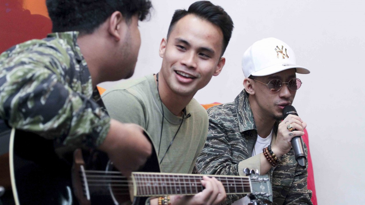 Gaya Trisouls saat Kunjungi VIVA