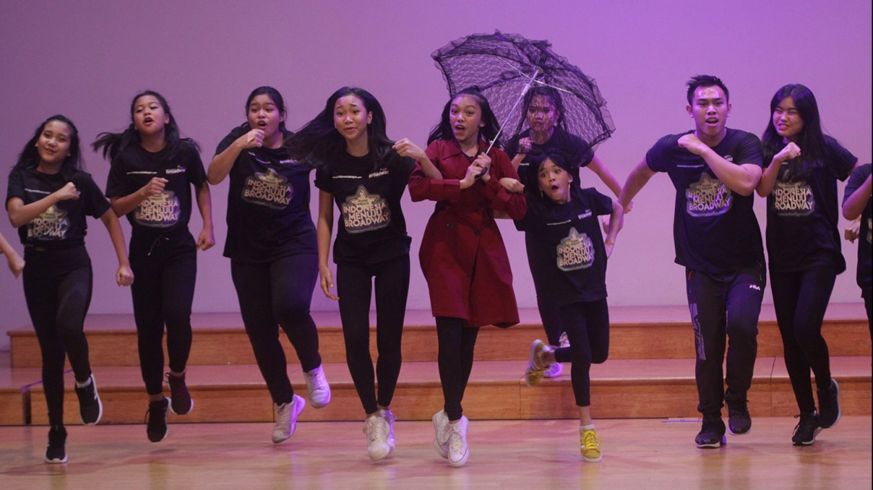 Lolos Audisi, Penyanyi Cilik Naura ke Broadway