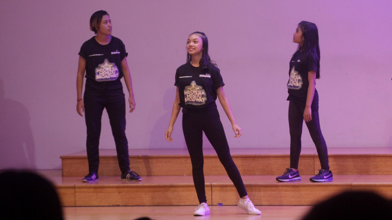 Lolos Audisi, Penyanyi Cilik Naura ke Broadway