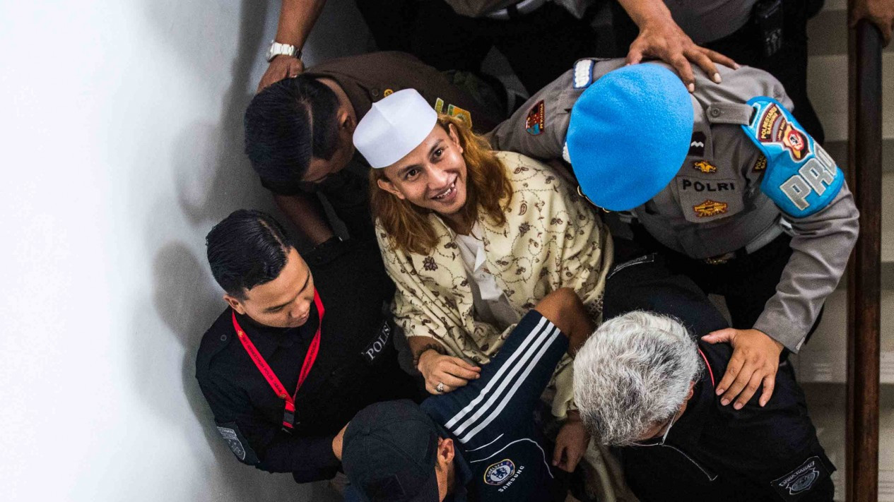 Ragam Mimik Habib Bahar bin Smith di Persidangan Perdana