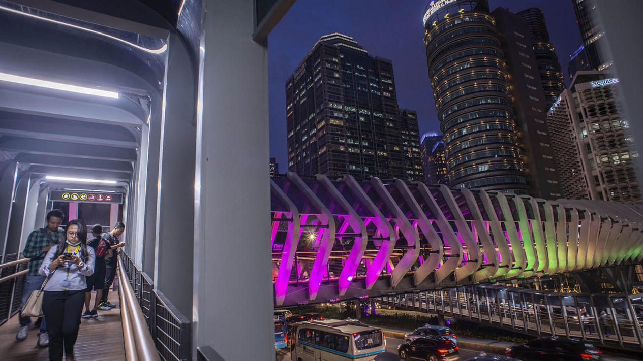 Megahnya JPO Gelora Bung Karno