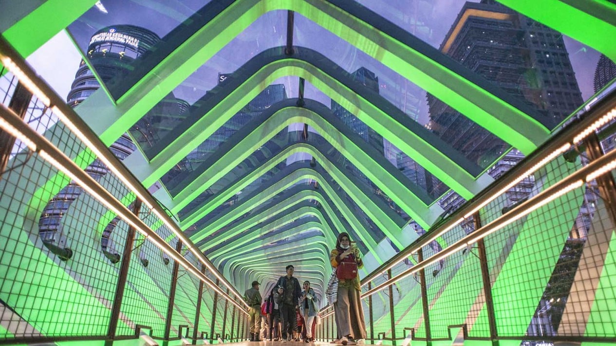 Megahnya JPO Gelora Bung Karno